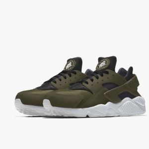 Nike Air Huaraches (size 13)